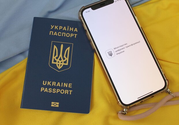 В Украине признали часть загранпаспортов и ID-карт недействительными: как проверить - фото: THEKIEV.city