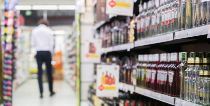 Рада обороны Киева изменила время продажи алкоголя в магазинах: новый график