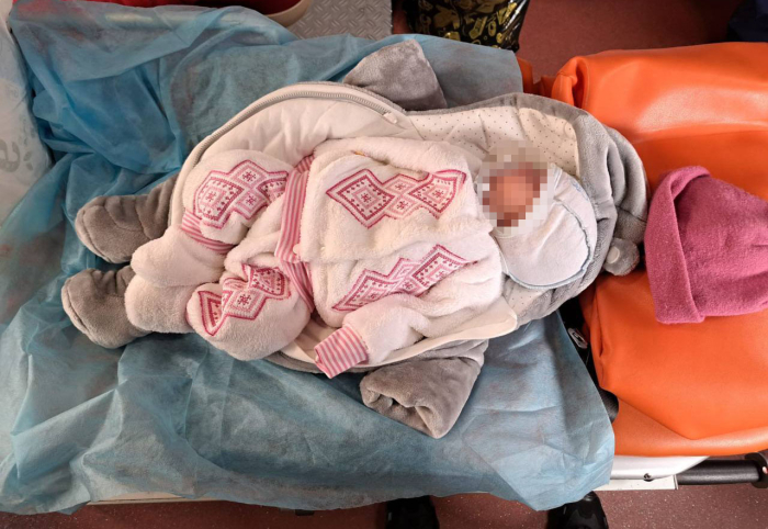 В киевской квартире-свалке обнаружили младенца. Фото: Полиция Киева