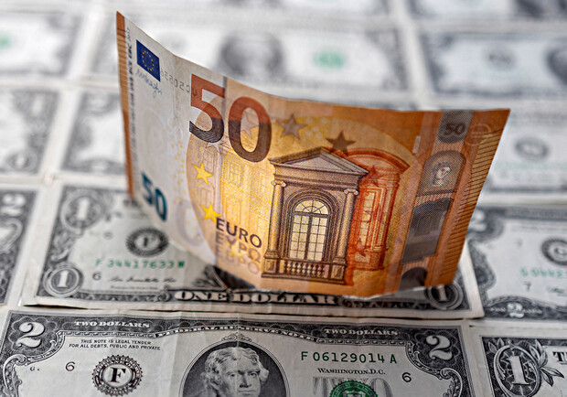 Курс валют в Украине 15 марта 2023: сколько стоит доллар и евро. 