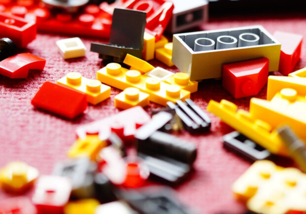 Макет мариупольского драмтеатра из сотен деталей LEGO. Фото:pixabay.com