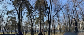 В Киеве в парке Партизанской славы установили скейтпарк: фото