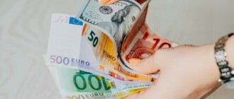 Курс валют в Украине 26 марта 2023: сколько стоит доллар и евро Курс валют в Украине 26 марта 2023: сколько стоит доллар и евро