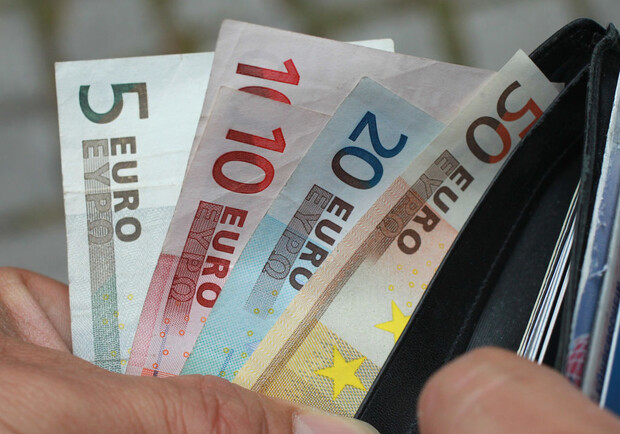 Курс валют в Украине 11 апреля 2023: сколько стоит доллар и евро. 