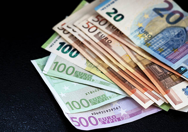 Курс валют в Украине 2 апреля 2023: сколько стоит доллар и евро. 