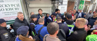 В Киево-Печерской лавре верующие УПЦ блокировали работу комиссии Минкульта