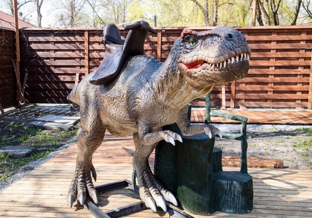 В Киеве открыли парк динозавров: подробности. 