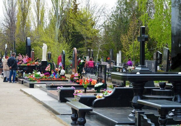 Стал известен график проведения поминальных дней на кладбищах Киева. 