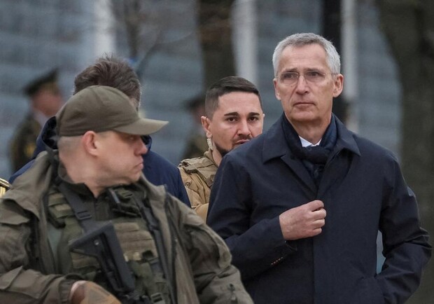 Генсек НАТО Столтенберг приехал в Киев: фото, видео 