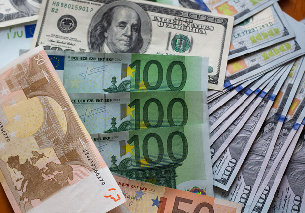 Курс валют в Украине 18 апреля 2023: сколько стоит доллар и евро. 