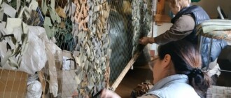 В Киеве ищут волонтеров для плетения маскировочных сеток для ВСУ