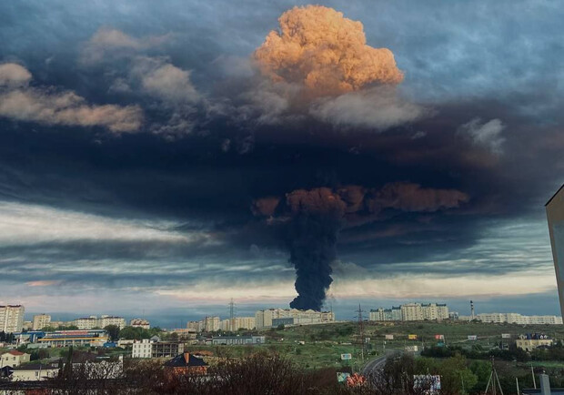 В Севастополе загорелась нефтебаза: как на это отреагировали в ГУР. 