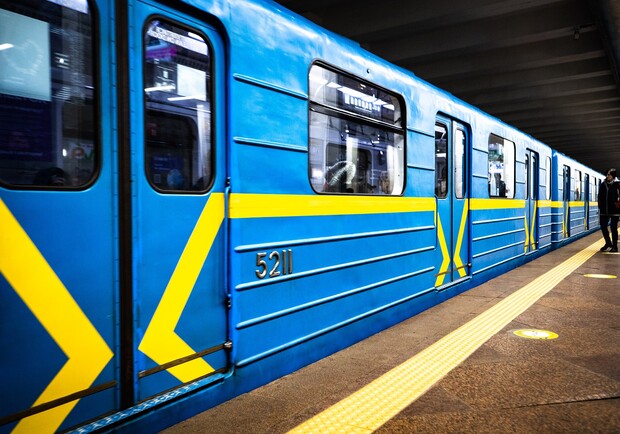 В Киеве станция метро "Минская" возобновляет работу на два выхода. 