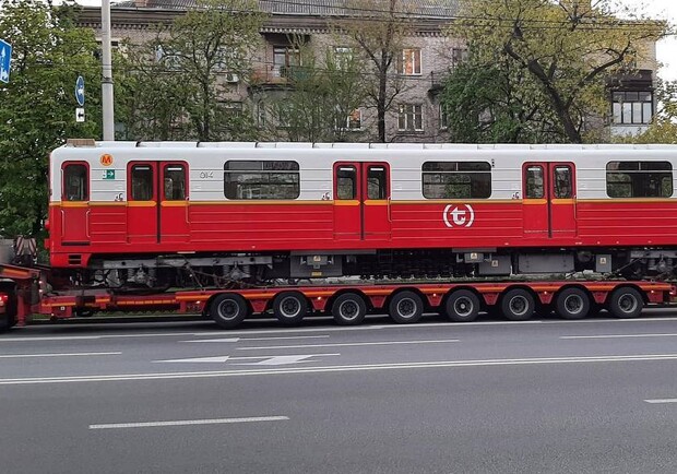 В Киев уже привезли первые вагоны метро из Варшавы. 