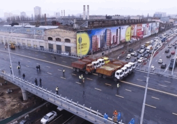 Власти вскоре выкупят цех завода "Большевик" в Киеве и начнут достройку моста на Шулявке. 