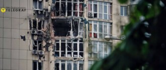 Появились фото дома в Киеве, на который упали обломки дронов