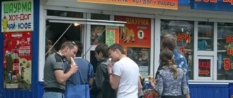 Киоски с шаурмой торгуют в Киеве без сертификатов и санкнижек