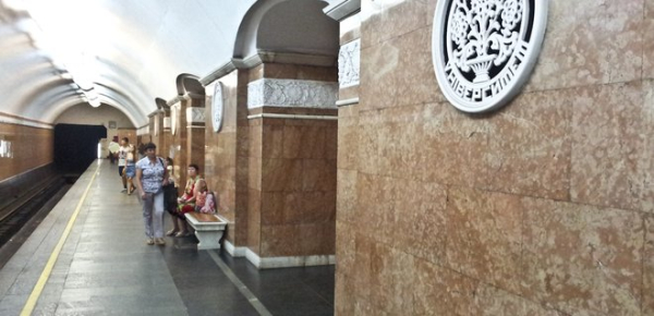 
В Киеве стартовал опрос по замене бюстов российских деятелей на станции метро Университет 
