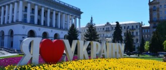 На Майдане Незалежности проходит фестиваль тюльпанов - фото