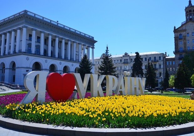 На Майдане Незалежности проходит фестиваль тюльпанов - фото. 