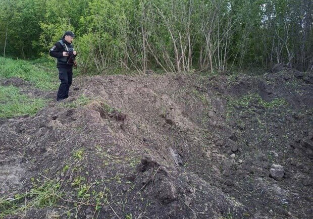 В Киевской области была обнаружена воронка от российской ракеты: последствия ночной атаки. 