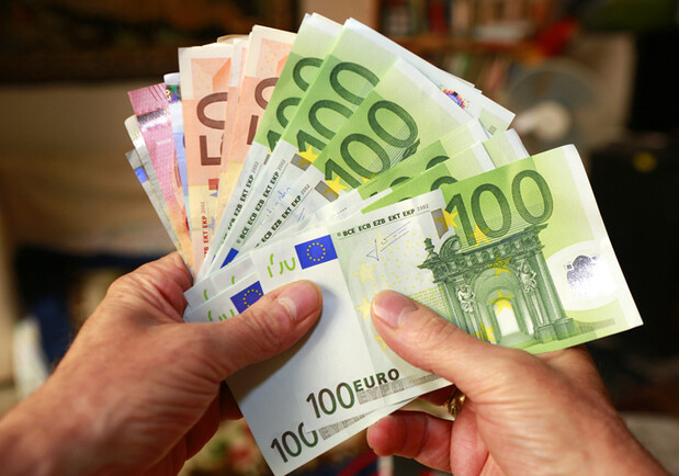 Курс валют в Украине 10 июня 2023: сколько стоит доллар и евро 