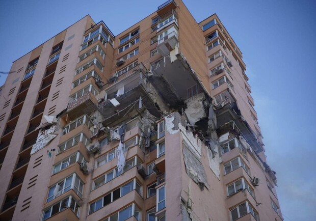 В Соломенском районе обломки ракеты попали в многоэтажку - 