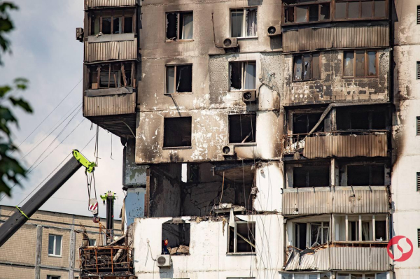 
Фоторепортаж с места взрыва в 16-этажке в Киеве 