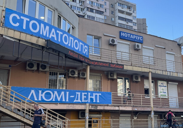В Киеве провалилась борьба с незаконными рекламными конструкциями - 