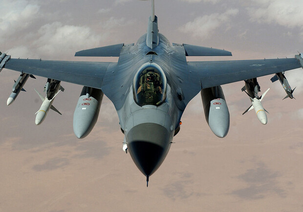 Зеленский сказал, когда в Украину могут прибыть самолеты F-16 -