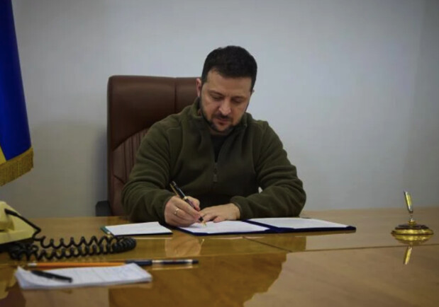 Зеленский подписал закон о доплатах и отпусках для военнослужащих -