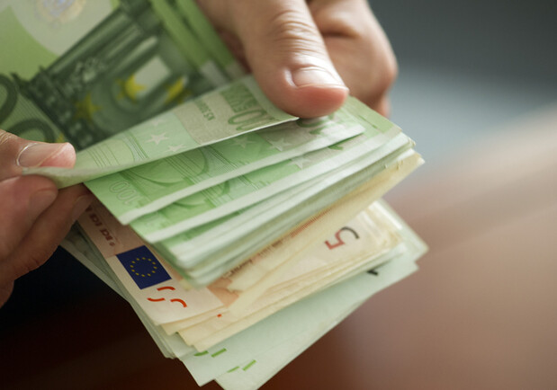 Курс валют в Украине 12 июня 2023: сколько стоит доллар и евро 