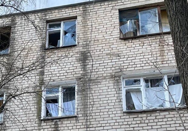 В Киевской области заменят поврежденные окна на средства американских благотворителей - 