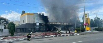 В Киеве произошел пожар на АЗС: пострадали трое людей, сгорели 8 авто