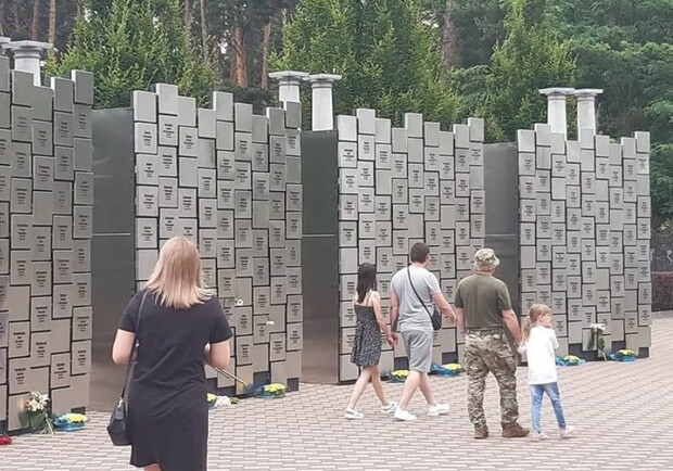 В Буче появился мемориал в память о погибших от рук оккупантов горожанах. 