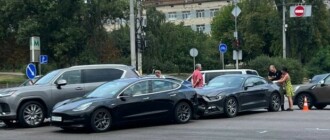 В Киеве четыре элитных авто попали в ДТП: в одной из машин была Даша Квиткова
