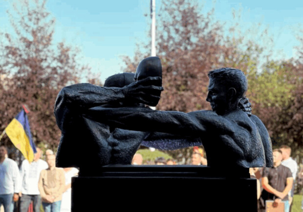 В Ирпене открыли памятник, посвященный событиям российско-украинской войны. 