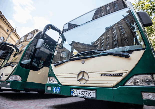 В Киев прибыли подаренные городу новые автобусы и вагоны метро - фото. 