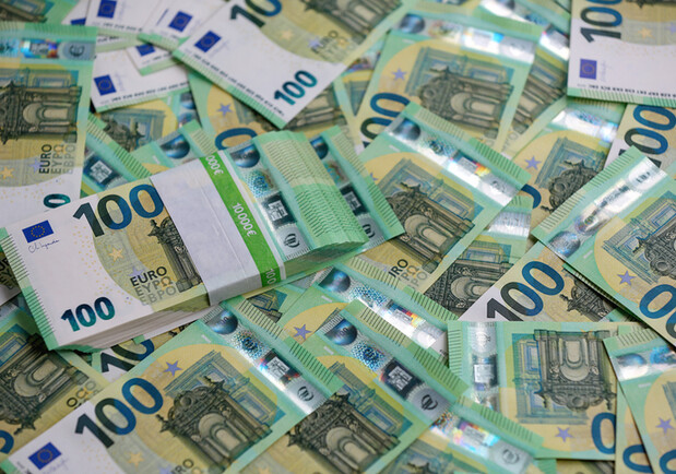 Курс валют в Украине 8 августа 2023 года: сколько стоит доллар и евро - 