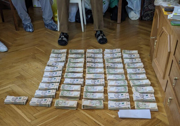В Киеве полиция задержала мошенников, продавших фейковую квартиру за 29 миллионов гривен - 
