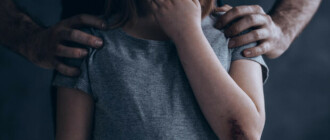 В Киевской области полицейского подозревают в изнасиловании 10-летней девочки