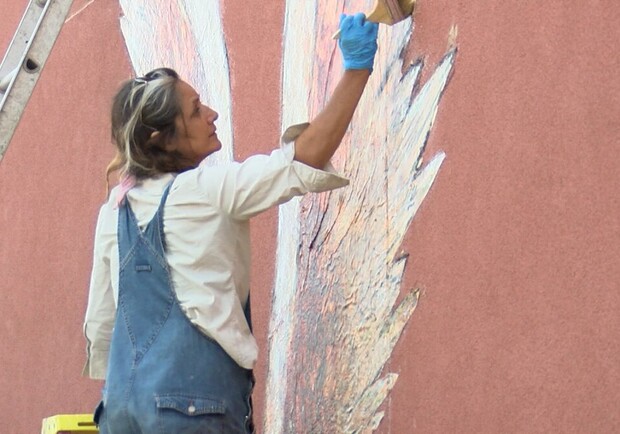 На Арсенальной площади художница из США нарисует мурал. 