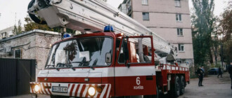 В Киеве двое подростков застряли на крыше
