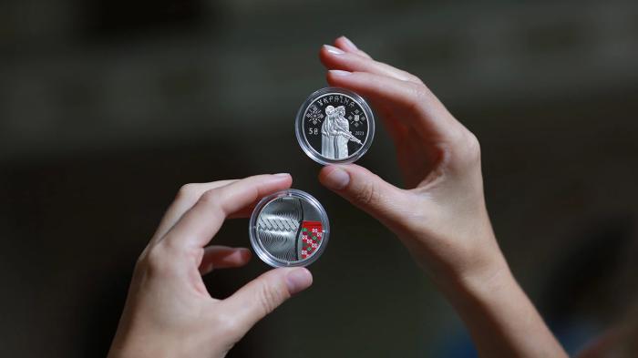 Нацбанк презентовал памятные монеты, посвященные защитницам Украины -