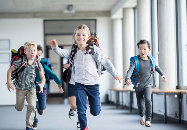 Стали известны даты осенних каникул в школах Киева -