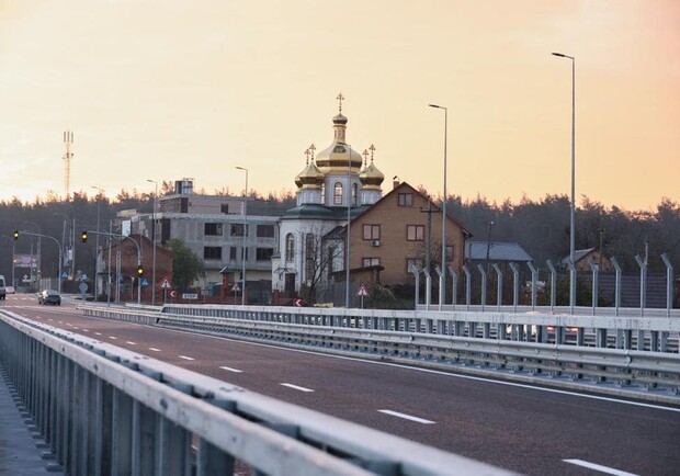 В Киевской области открыли для транспорта мост через реку Ирпень. 