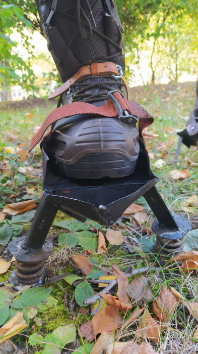 Киевский школьник разработал изобретение, которое защитит ноги военных от мин.