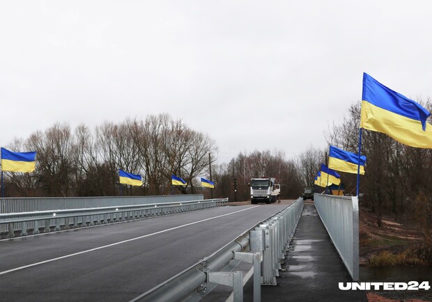 Между Киевом и Житомиром восстановили мост, который взорвали русские весной 2022 года. 