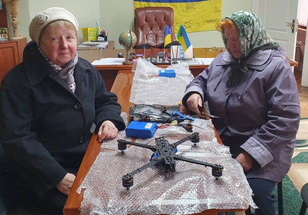 Пенсионерки из Киева откладывали пенсию, чтобы купить дроны для ВСУ. 