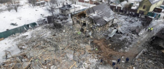 Здания разрушены: СМИ опубликовали последствия ракетного обстрела Киева (фото)